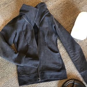 Lululemon gray zip up jacket with thumb holes.